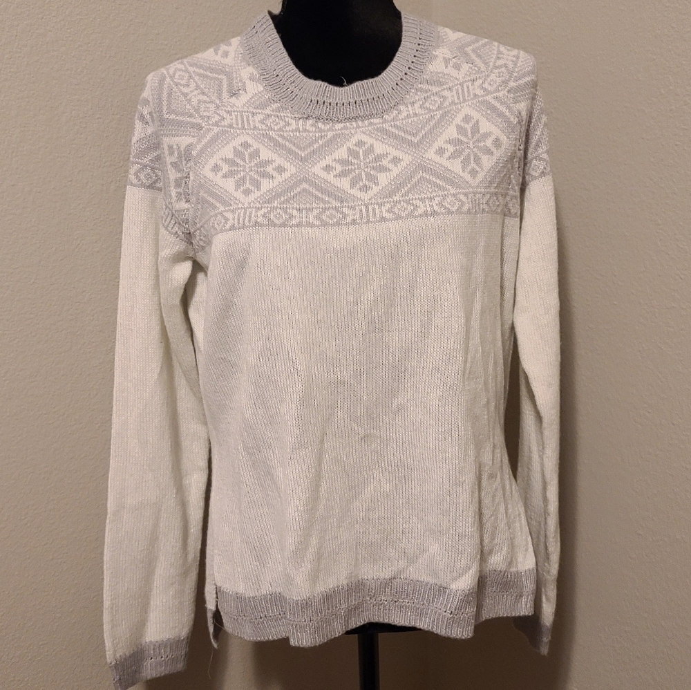 Princess Vera Wang Snowflake Sweater Sz L NWTs!!
